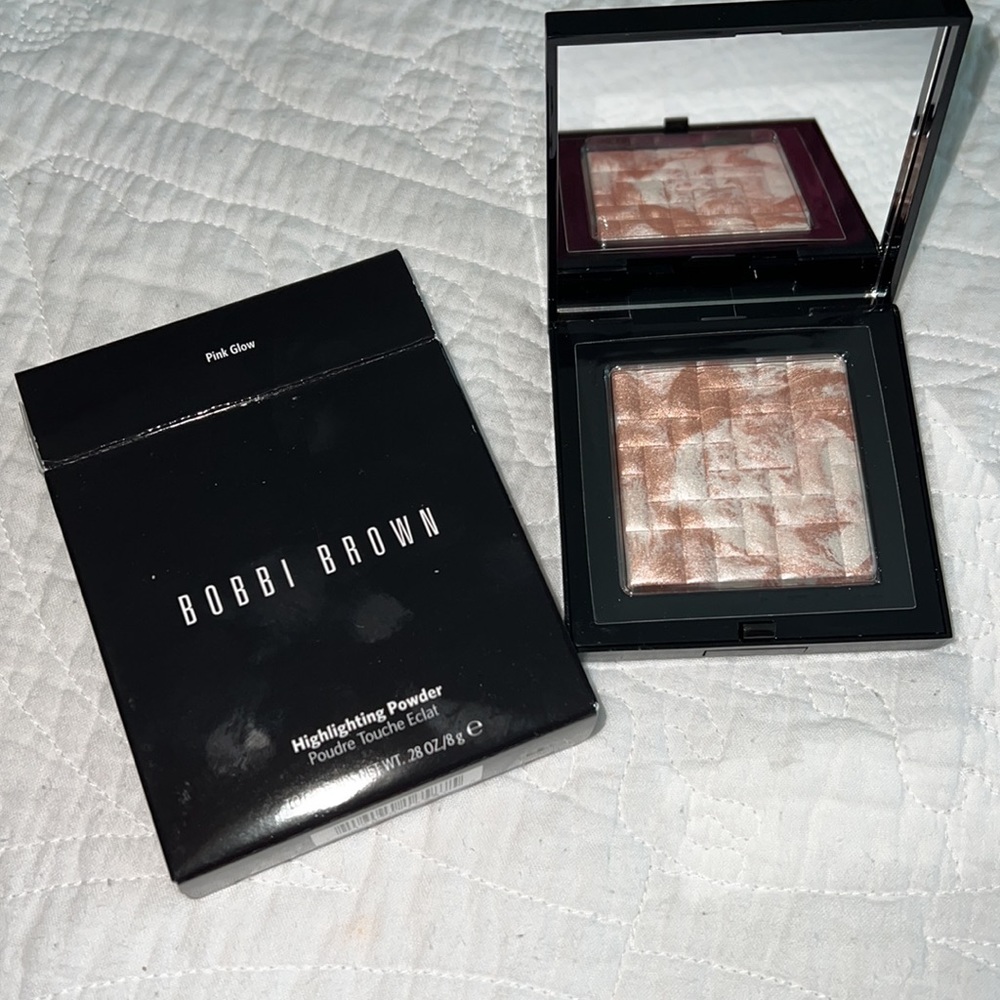 Bobbi Brown Highlighting Powder - Picture 3 of 5